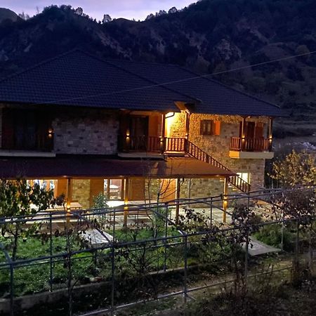 Bujtina Hader Xhebro Hostel Tepelene Bagian luar foto