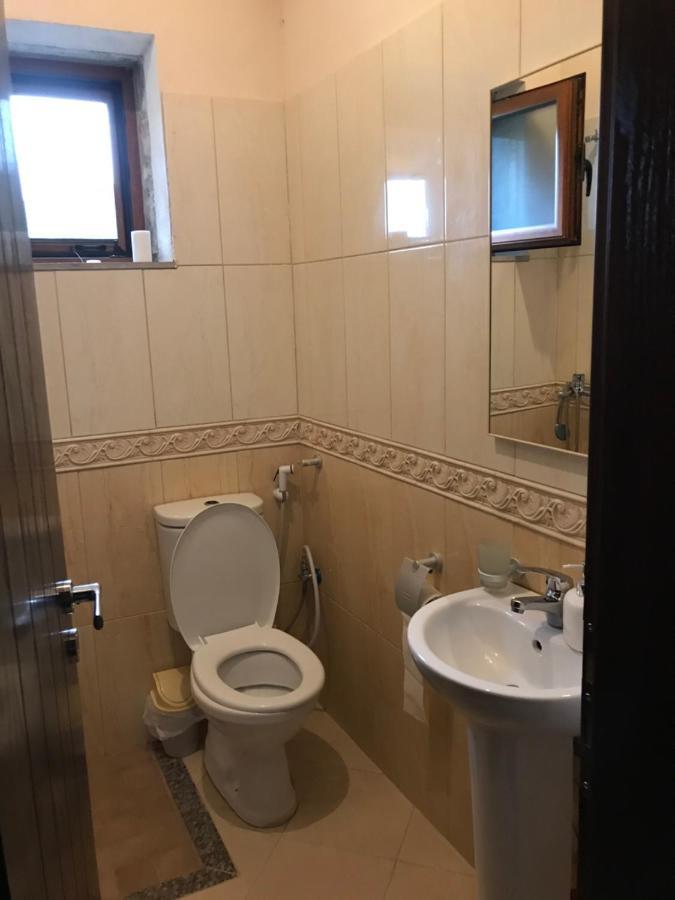 Bujtina Hader Xhebro Hostel Tepelene Bagian luar foto
