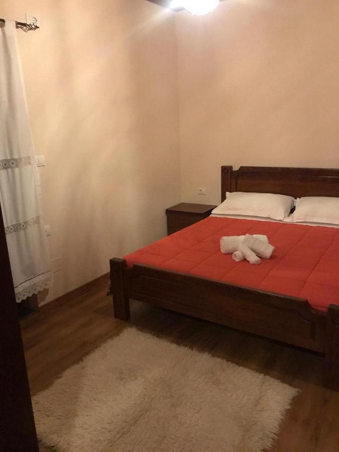 Bujtina Hader Xhebro Hostel Tepelene Bagian luar foto