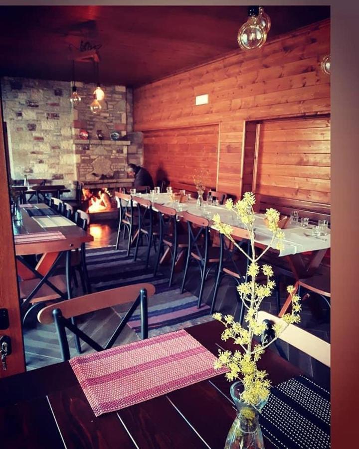 Bujtina Hader Xhebro Hostel Tepelene Bagian luar foto
