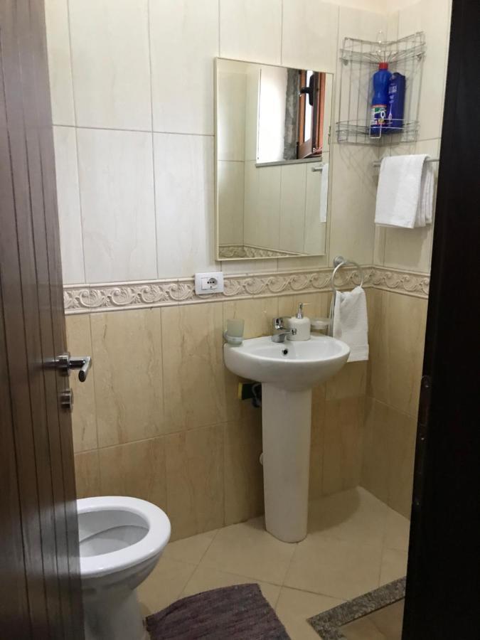 Bujtina Hader Xhebro Hostel Tepelene Bagian luar foto