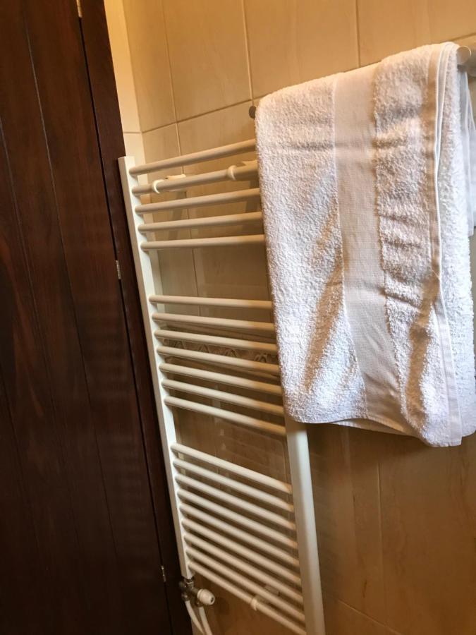 Bujtina Hader Xhebro Hostel Tepelene Bagian luar foto