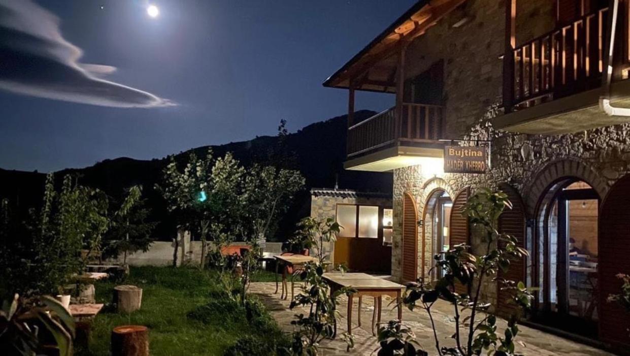Bujtina Hader Xhebro Hostel Tepelene Bagian luar foto