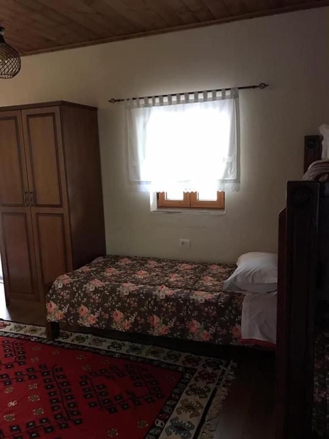 Bujtina Hader Xhebro Hostel Tepelene Bagian luar foto